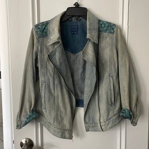 GUESS statement jean jacket